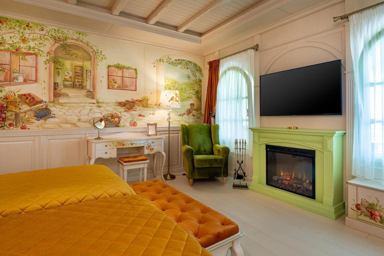 Casa Timis - Wellness & Spa Resort Chitorani Exterior photo A bedroom with a fireplace