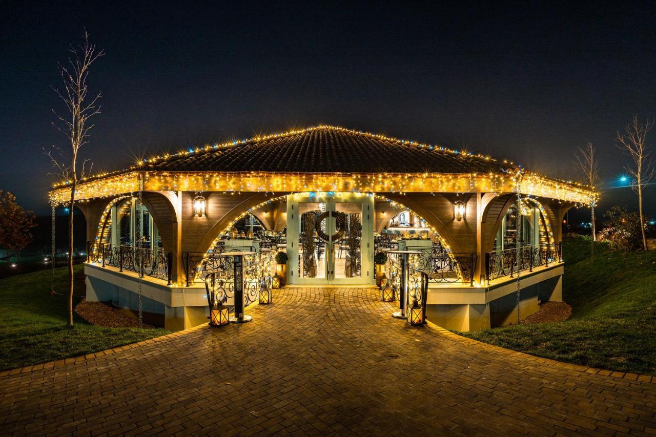 Casa Timis - Wellness & Spa Resort Chitorani Exterior photo The bandstand at night